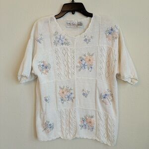 Vintage Carolyn Taylor White Sweater w/ Beautiful Embroidered Flowers, Sz. L